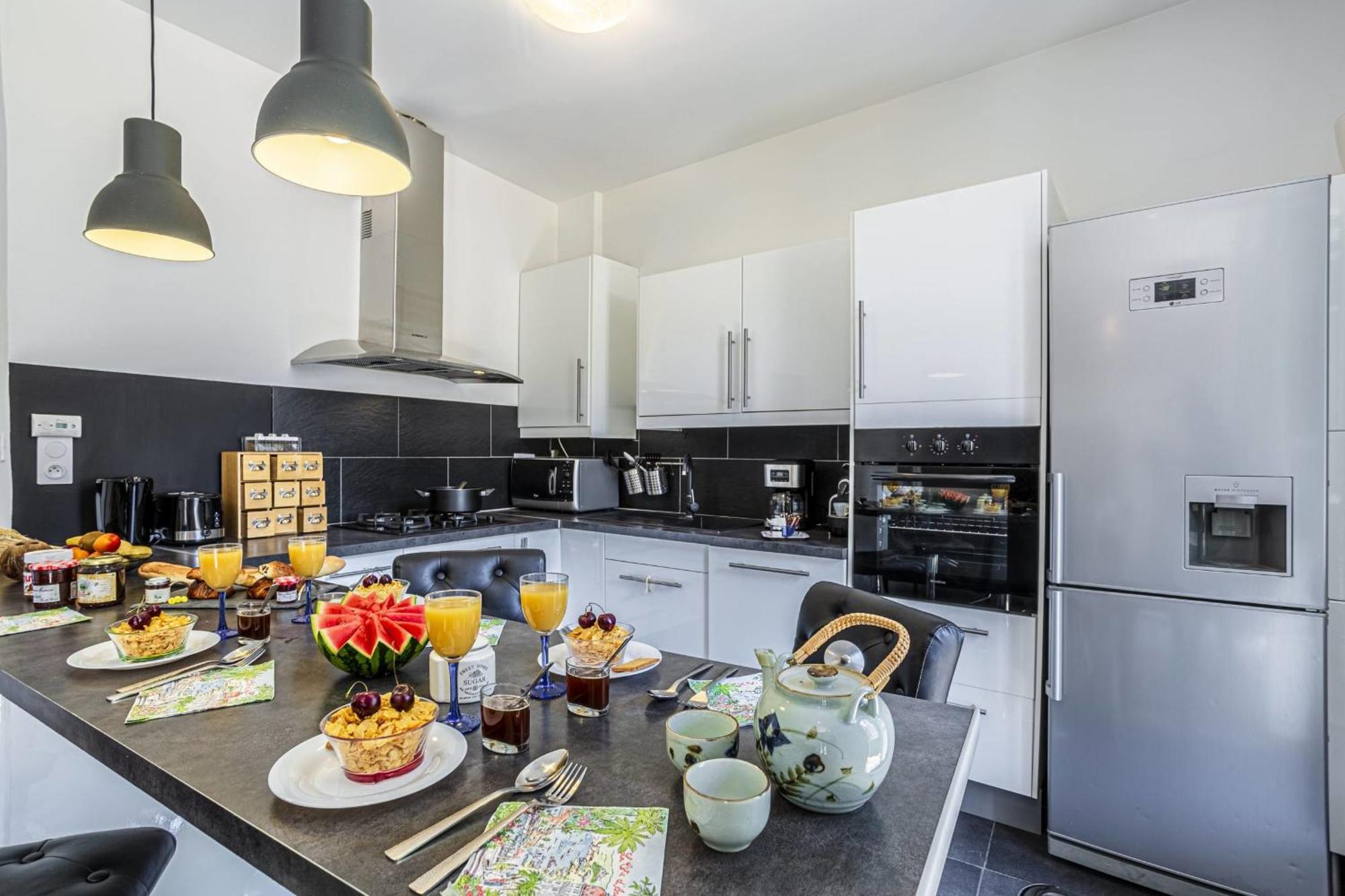 Guisol - Typical Nice 3 Bedroom Ac Near Port Bagian luar foto